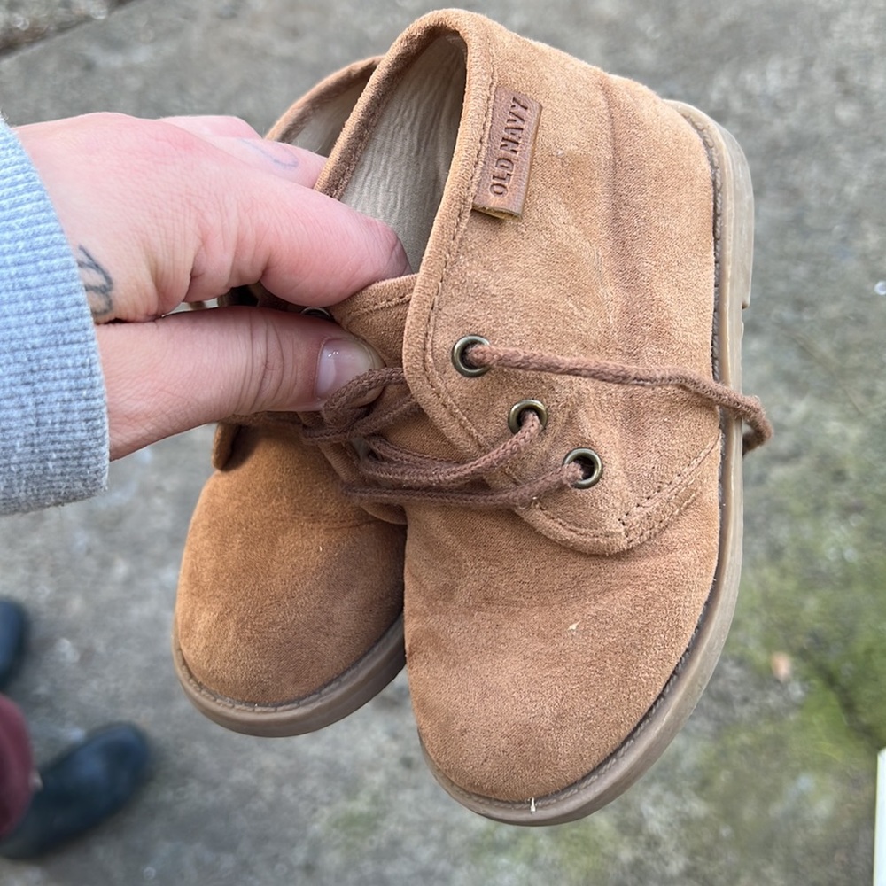 Cute old navy toddler boy shoes! - Picture 2 of 6